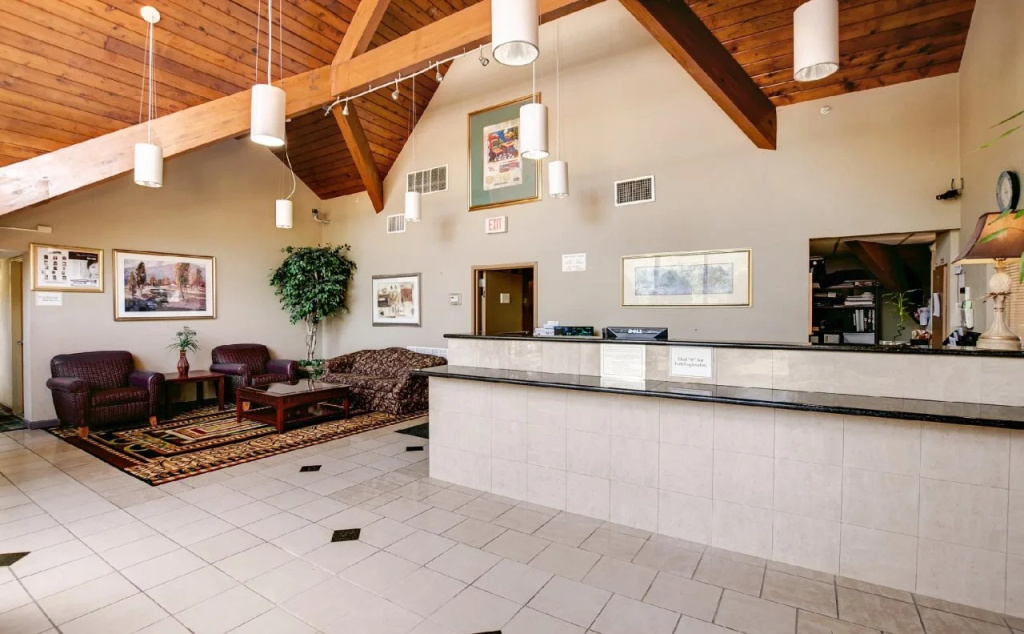 Lobby & Reception