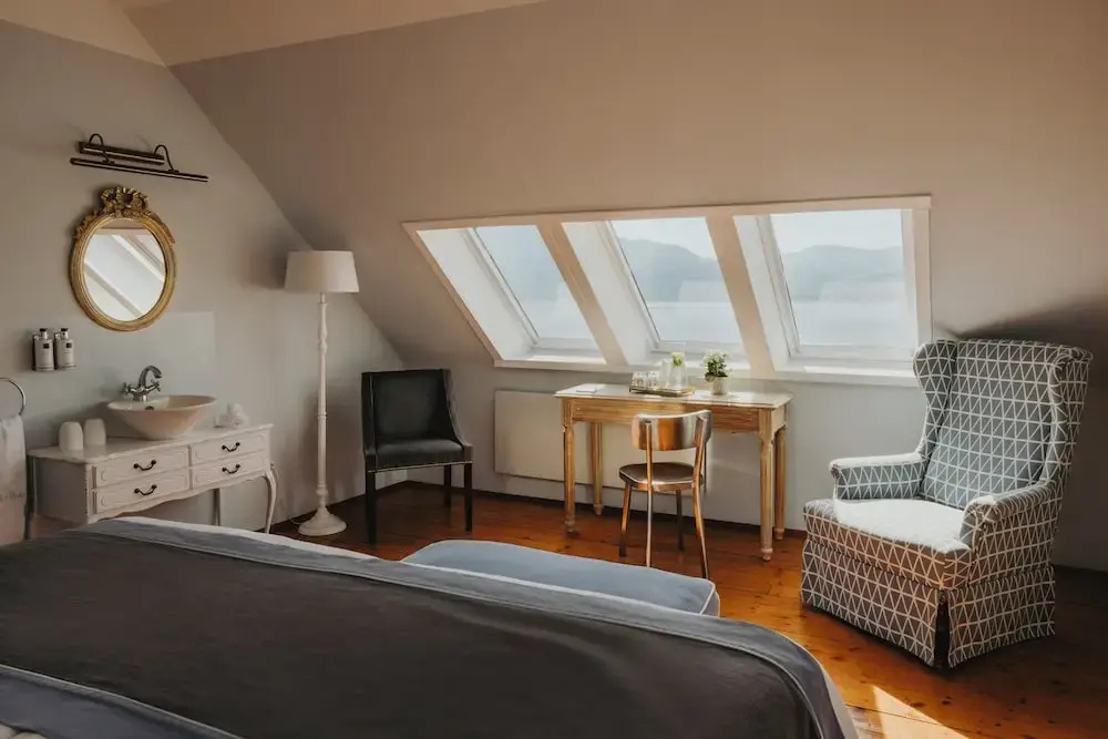 Standard Double Family room with lake view (full double bed)