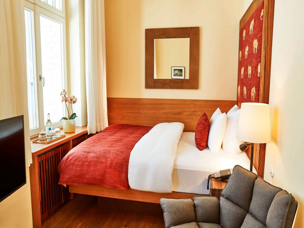 Standard Double room with courtyard view (full double bed)