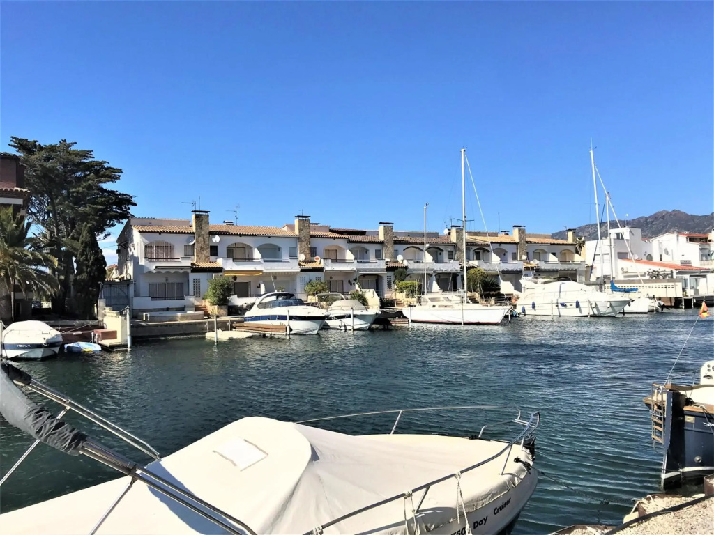 Apartamento en Roses con vistas al canal y piscina