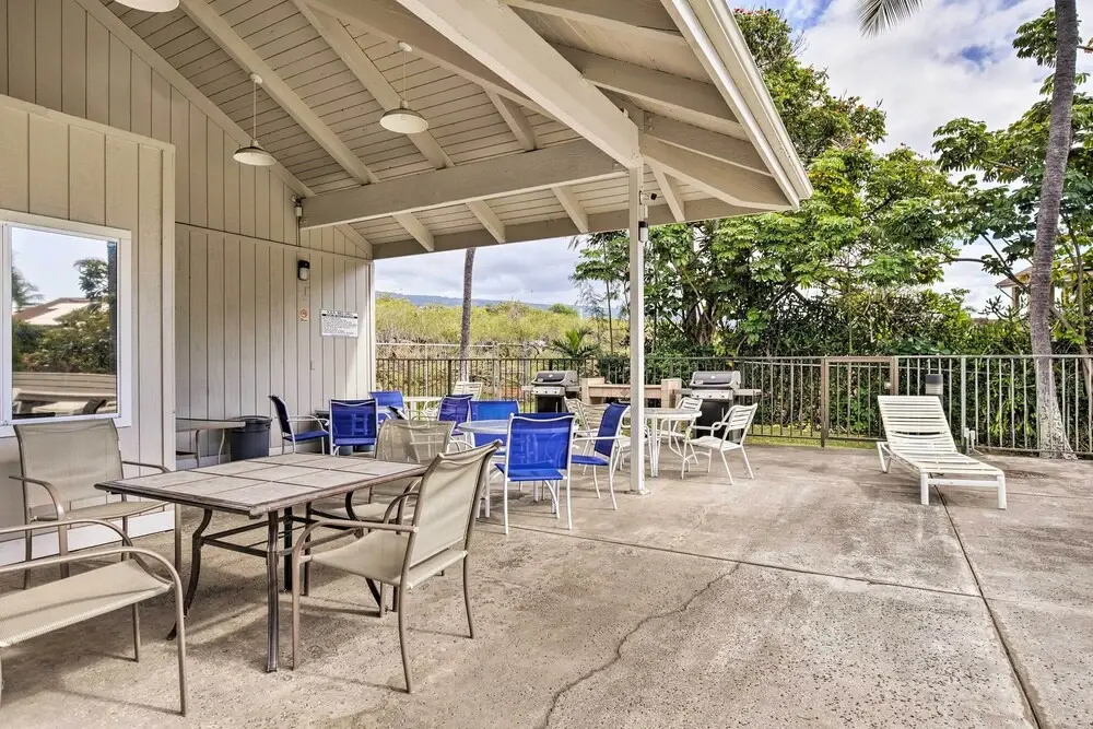 Top-floor Kailua Bay Resort Condo w/ Ocean Views!