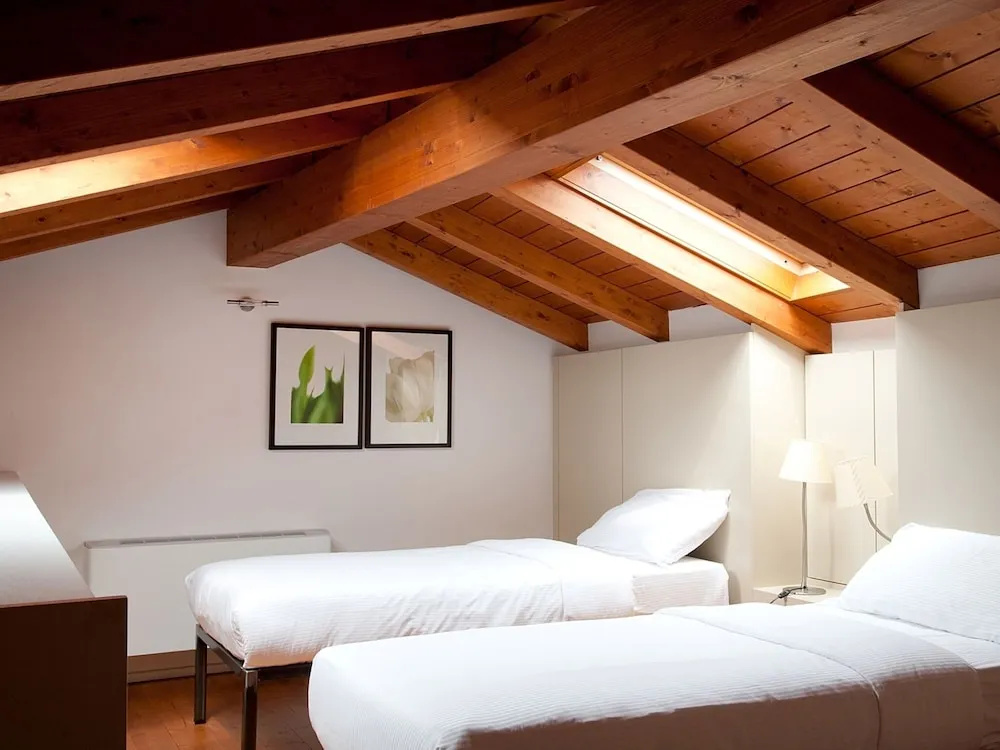 1 Bedroom Attic Apartment with balcony