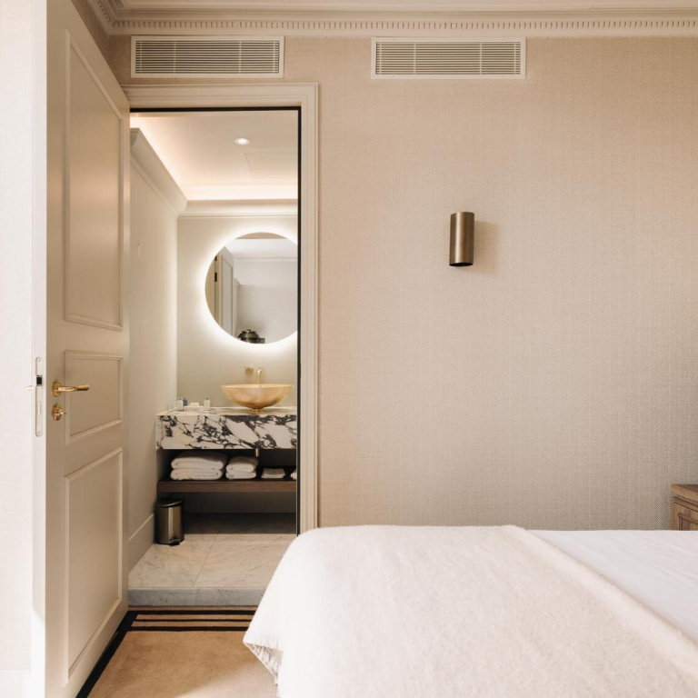 Hotel 717