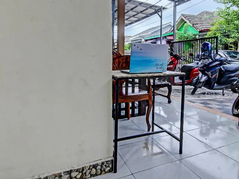 Oyo Life 91268 Homestay Bu Erma Syariah