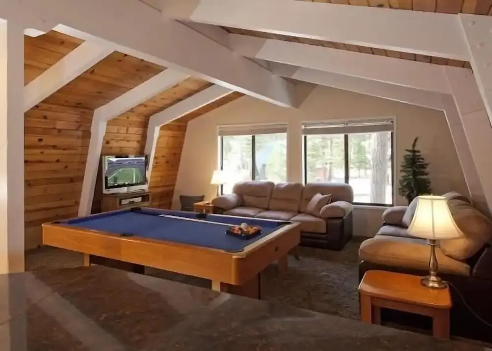 Kaley Vacation Rental Cabin by RedAwning
