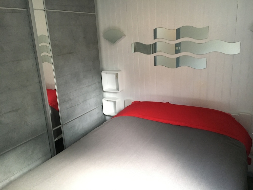 Voir la photo 2 — Chalet Orange Naturiste la Jenny