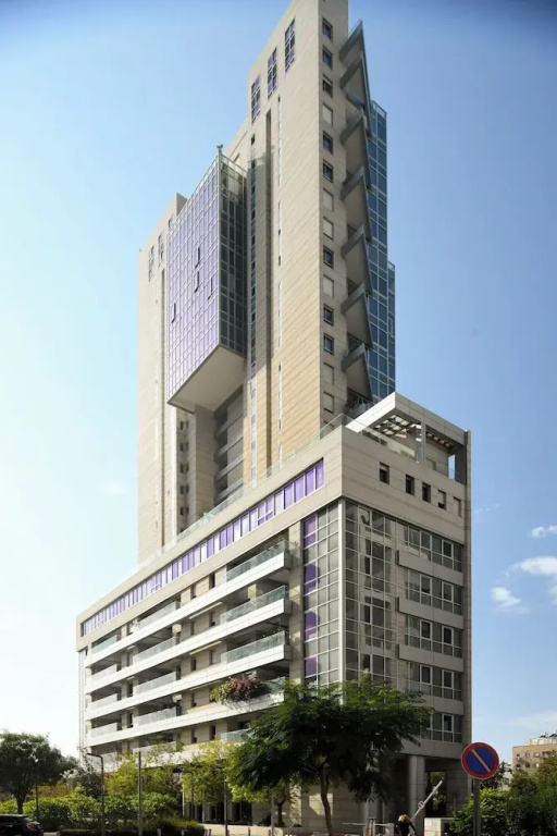 High end 2 BR w panoramic City view