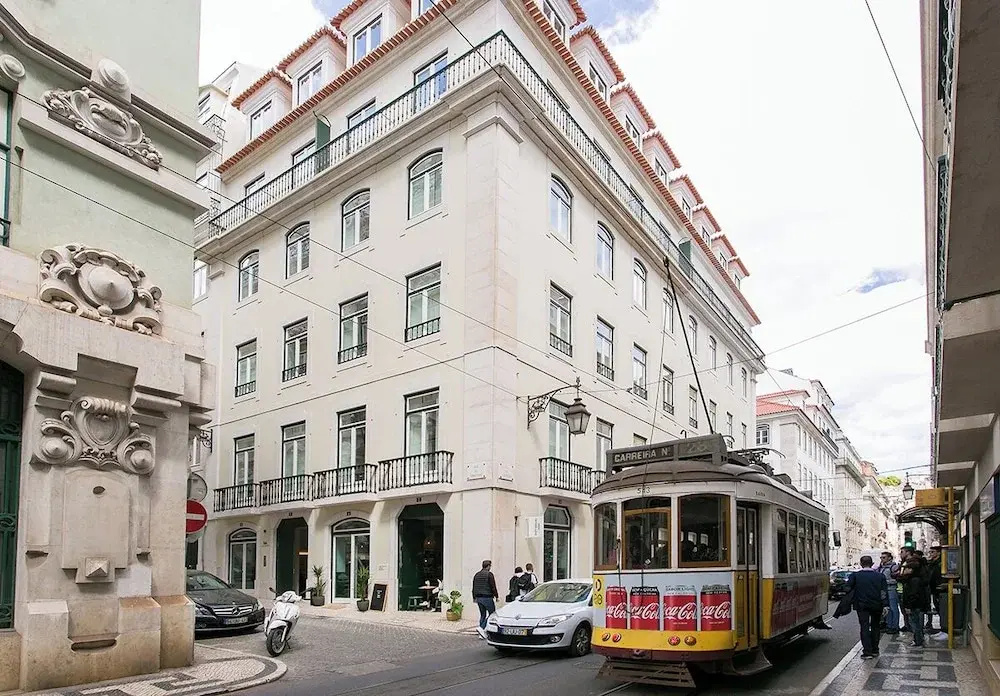 JOIVY Sunny 1-bed flat w/terrace&sea view in Baixa, 3mins to Arco da Rua Augusta
