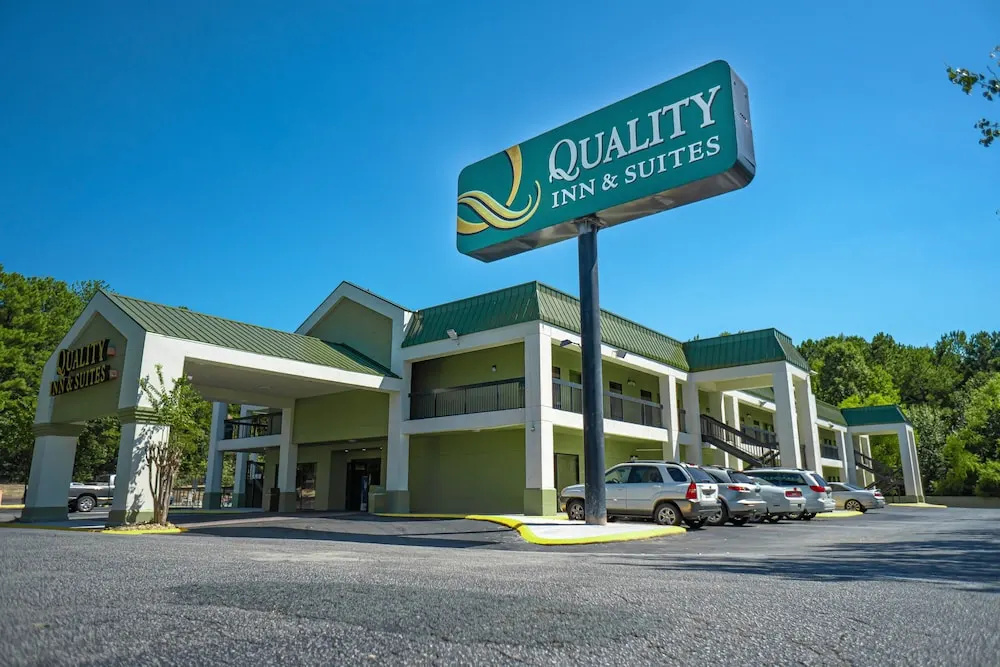 Quality Inn & Suites at Six Flags