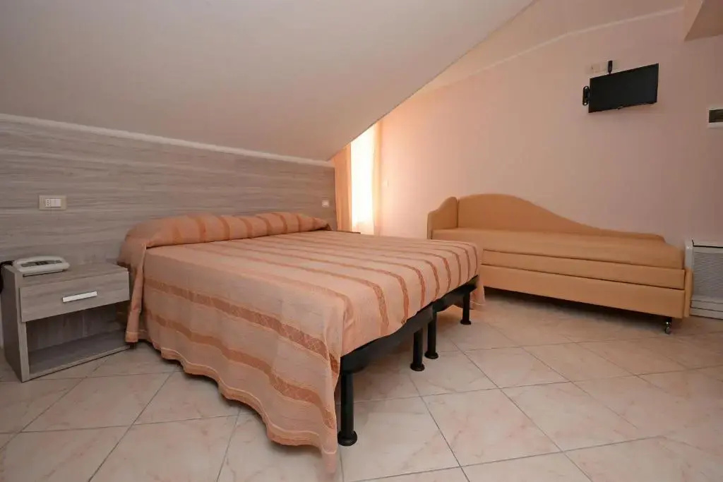 Economy room