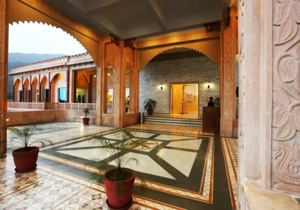 Lobby & Reception
