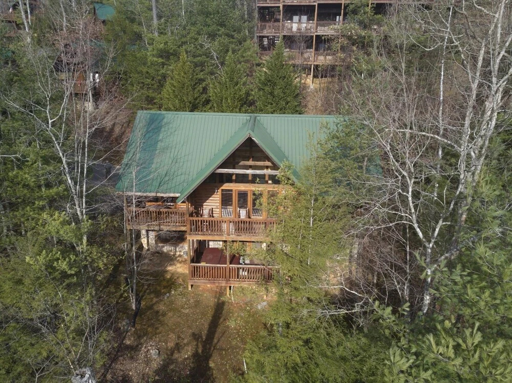 Cub Path Lodge - Luxurious 5/5 With Theatre Room And Mountain Views! 5 Bedroom Cabin by RedAwning