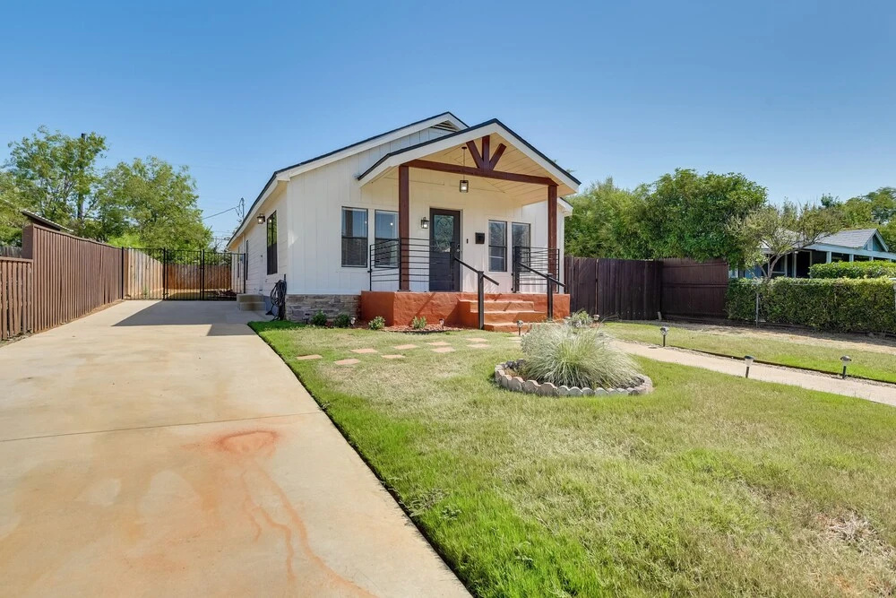 5 Mi to Dtwn: Family-friendly Fort Worth Home