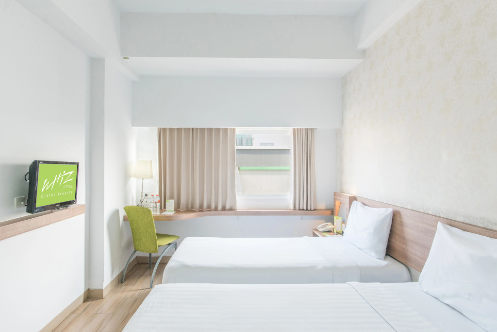 Whiz Hotel Cikini Jakarta - Tap to explore photos