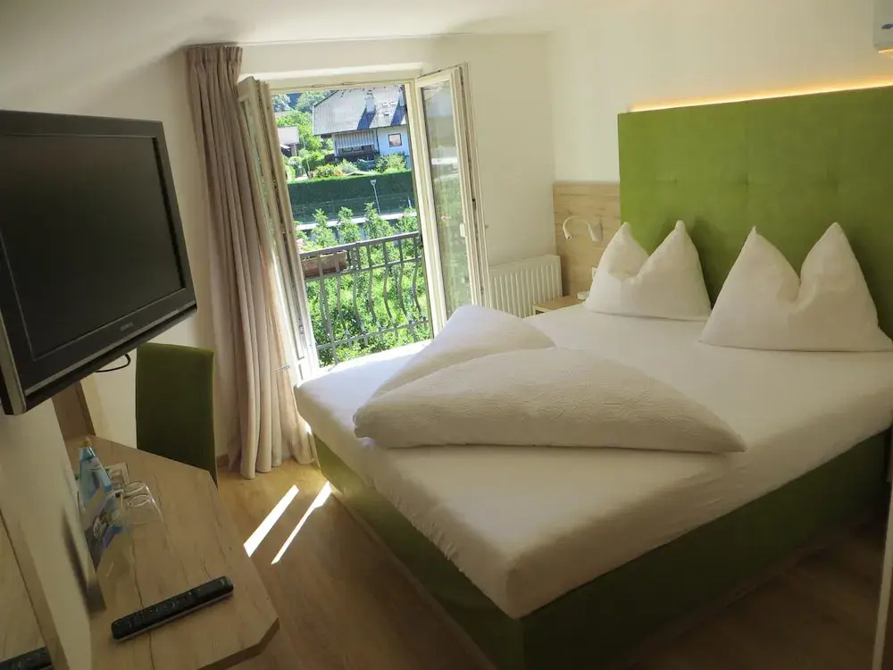 Standard Double room with balcony (full double bed)