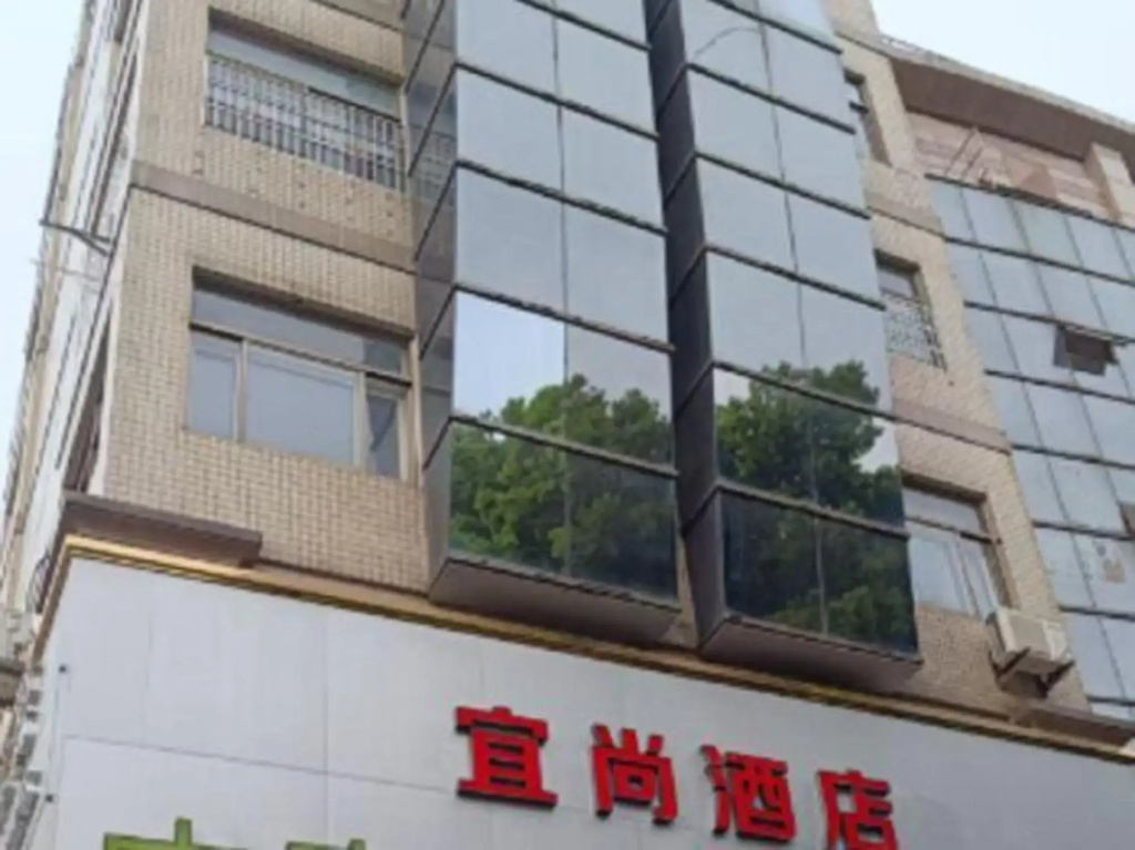 Zhongyi Light Luxury Cloud Hotel (Anqing City Renmin Road Pedestrian Street Xiaosu Road Branch)