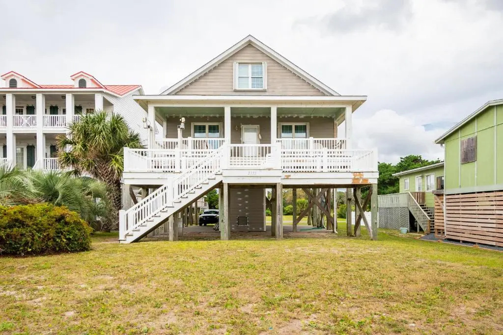 Beach Joy by Oak Island Accommodations