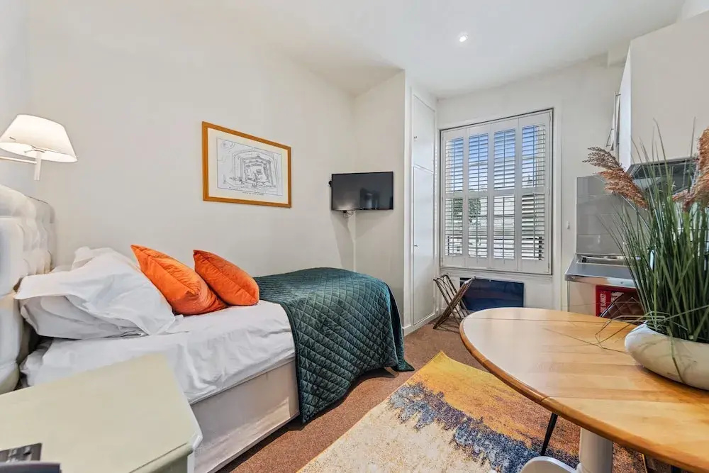 Standard Single room with city view