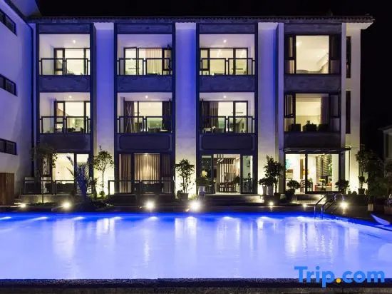 Tranquil Haven: Blossoms and Full Moon with Mountain and Sea Views Guesthouse (Dali Shuanglang)