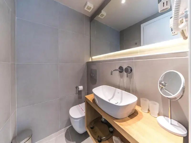 Superior Double room with balcony and with partial sea view (full double bed)