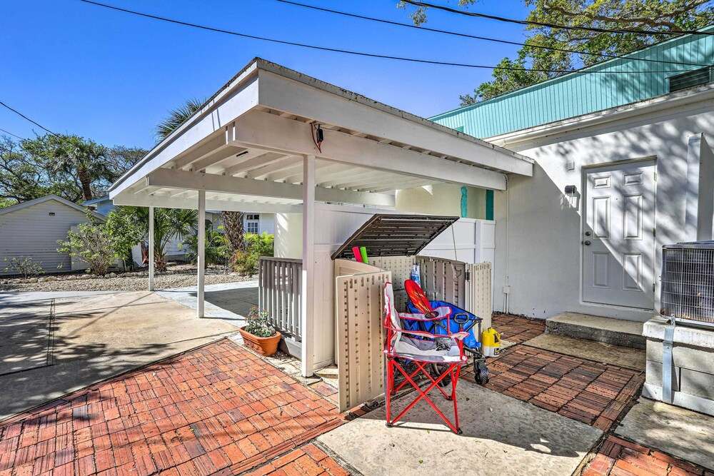 Tropical Waterfront Home: Central Location!