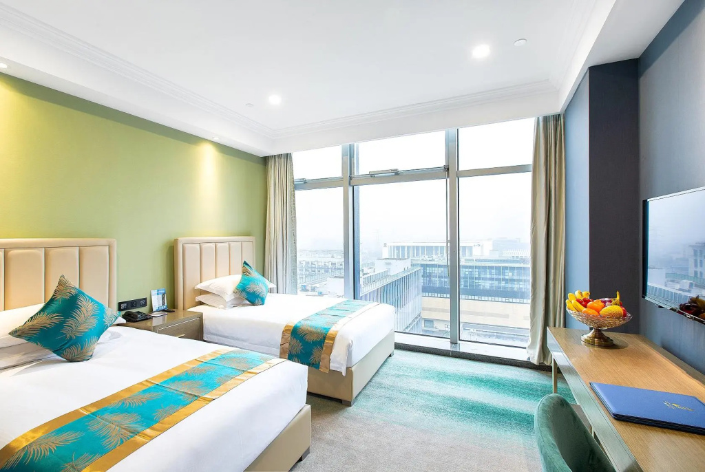 Lily's Hotel — 5