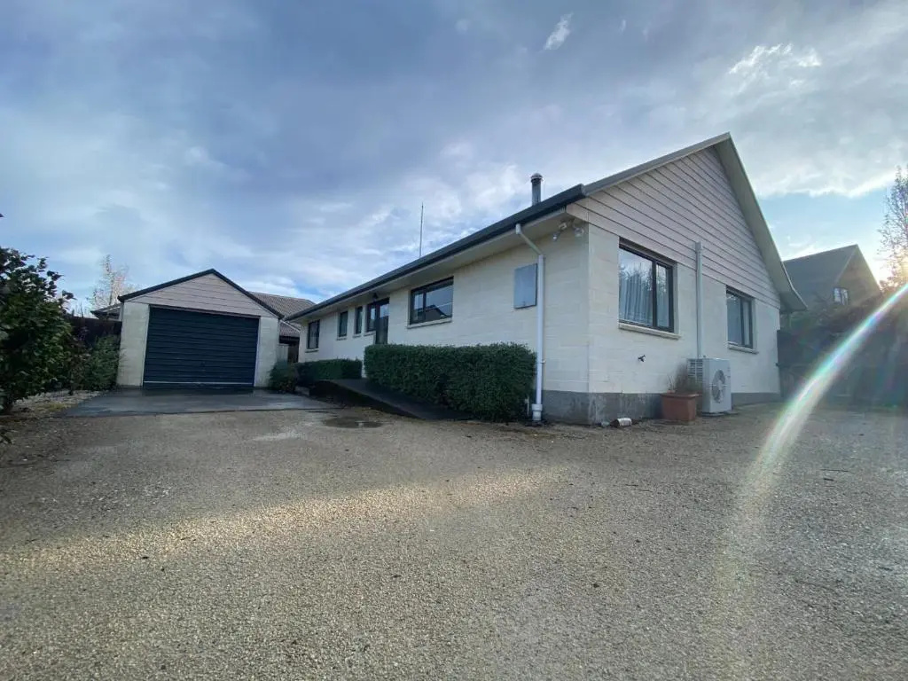 8b Rippingale Road