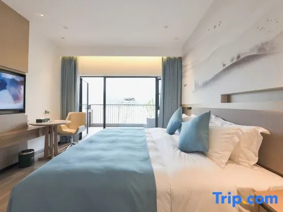 Deluxe Double room with river view (full double bed)