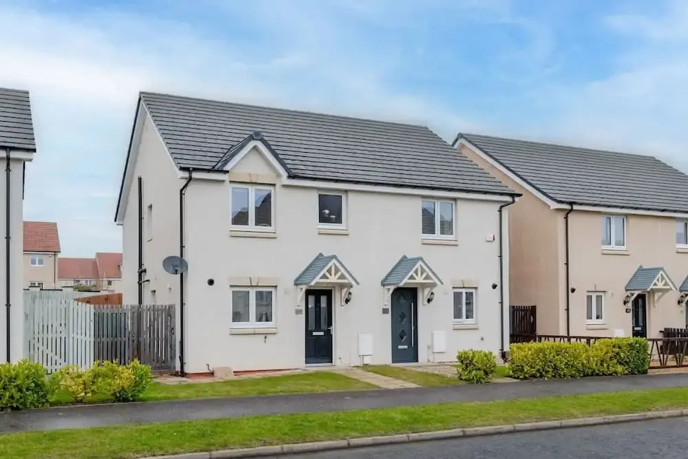 3 Bedroom House-private Parking
