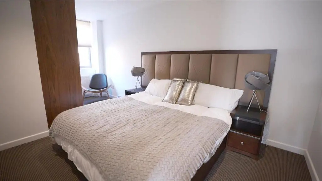 2 Bedrooms Apartment