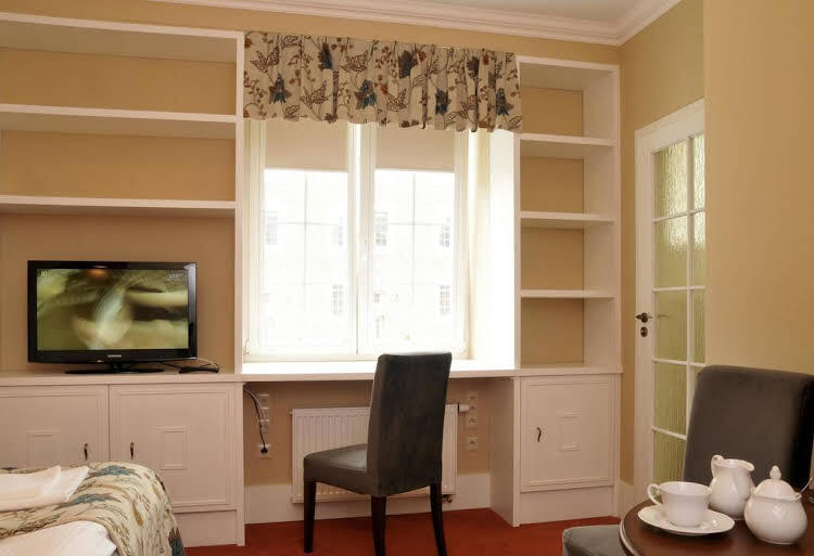 gallery_image_hidden_12