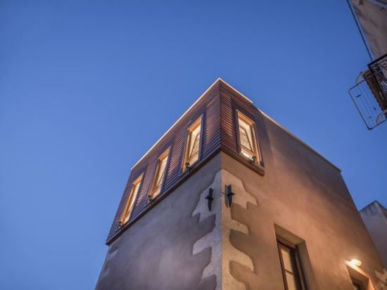 Casa Regina 4 *