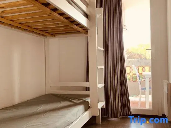 3 Bedrooms Bed in Dorm
