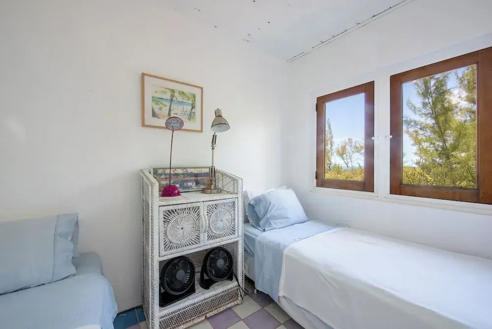 Pink Sands Retreat: Secluded Estate With Pool — фото 2