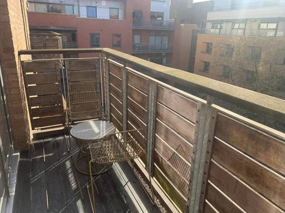 2 Bed Flat - Sleeps 6 - Parking - Wifi