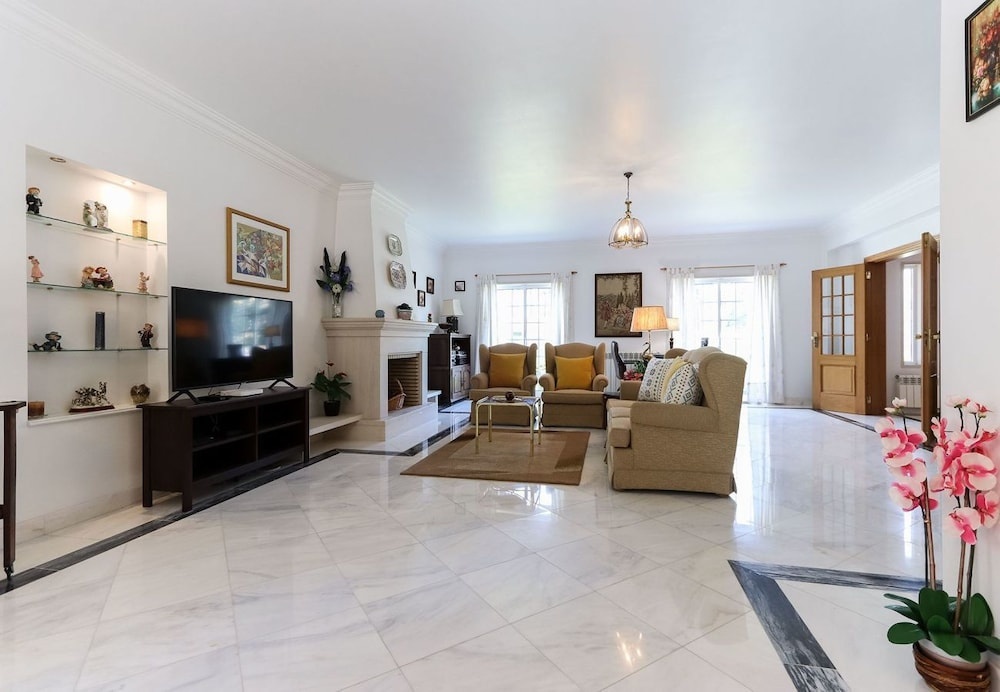 Caparica Beach Villa by Homing