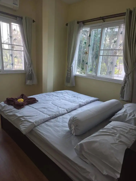 Charming 3-bedroom House With Pool Near Lat Krabang Airport — фото