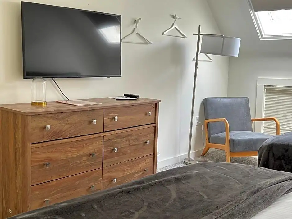Double Suite with balcony (full double bed)
