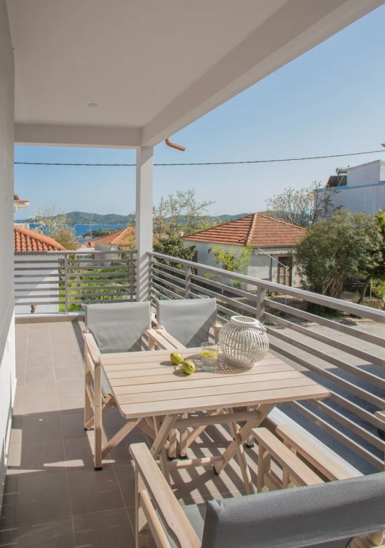 Balcony & Terrace
