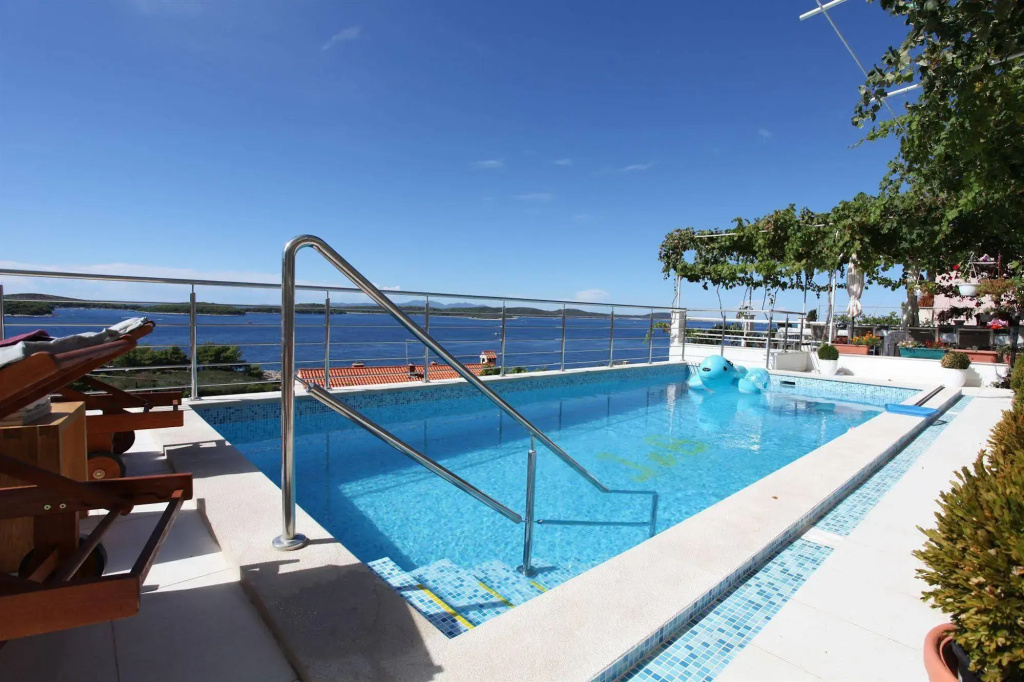 J & B Holiday House - Général