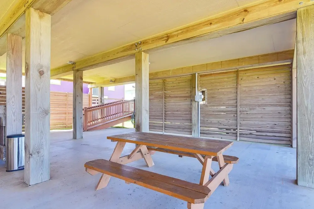 Steps to Surfside Beach: Ada-friendly Home