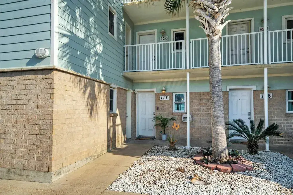 Sleeps 16 2 Beachfront Condos, Pool+pickleball+tennis Island Retreat Complex