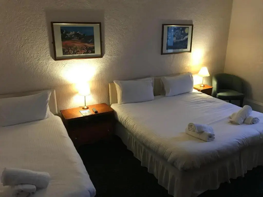 Standard Triple room