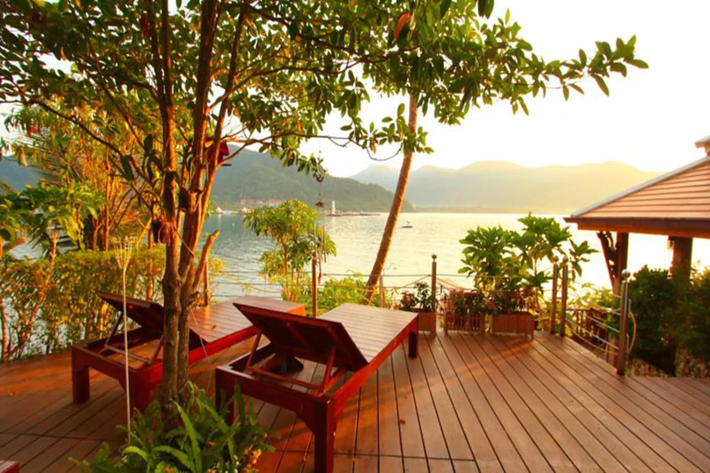 Beach & Waterfront
