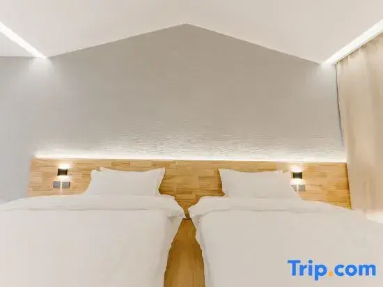 Standard room with courtyard view