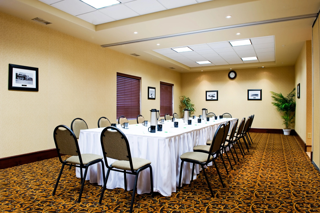 Holiday Inn Hotel & Suites Lloydminster by IHG - Général
