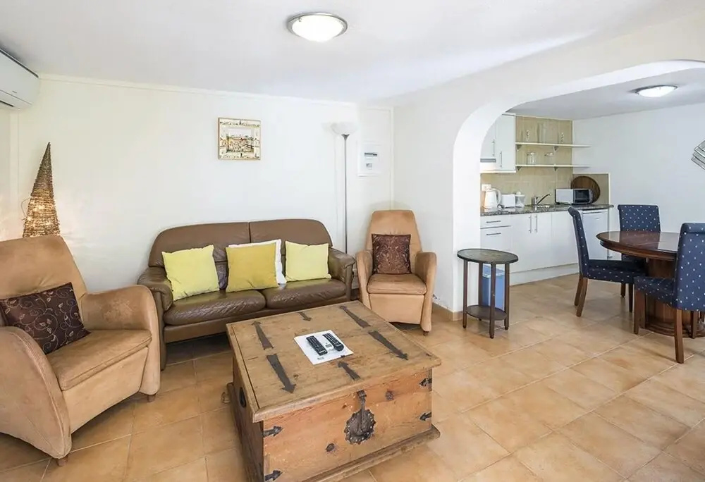 Villa Amarela - free heated pool short walk to centre of Carvoeiro