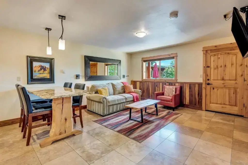 1 Bedroom Double Suite (full double bed)