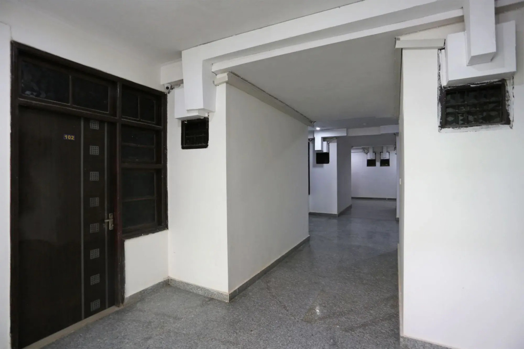 Lobby & Reception