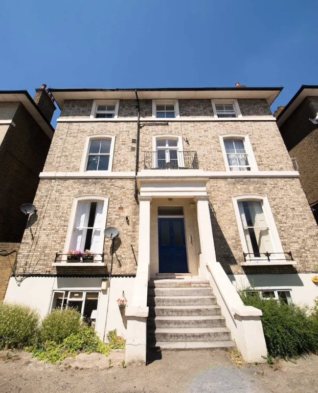 Elegant 1-bed Flat in a Georgian Townhouse